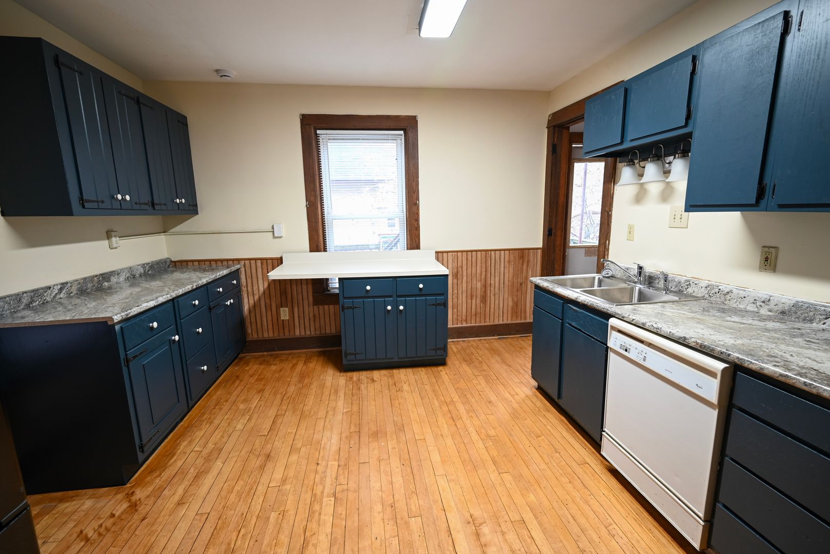 Madison Apartment: 405-407 W Main St