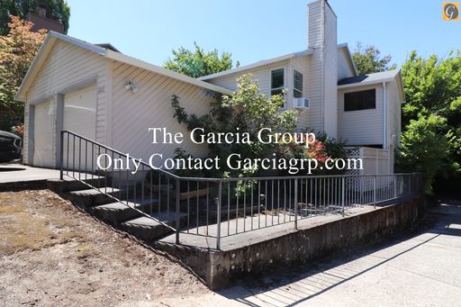 Great 2 Bedroom 2 Bathroom Downstairs Duplex near Multnomah Village! – photo 1