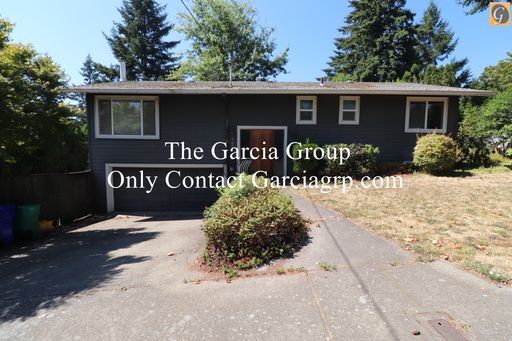 Don't miss this amazing single family home 4 bedroom 2.5 bathroom on a large lot near Multnomah Village! – photo 1