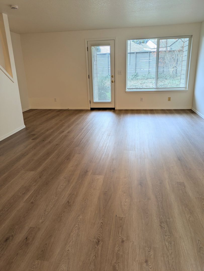 Tualatin Apartment: 17989 SW 115th Ave