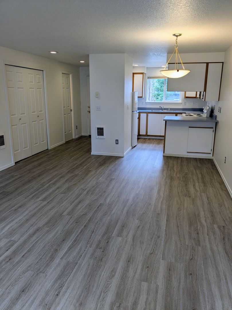 Tualatin Apartment: 17989 SW 115th Ave