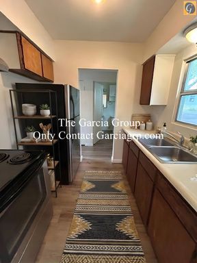 Great 1 Bedroom 1 Bathroom Apartment in the Roseway Neighborhood Portland! Newley Updated. – photo 1