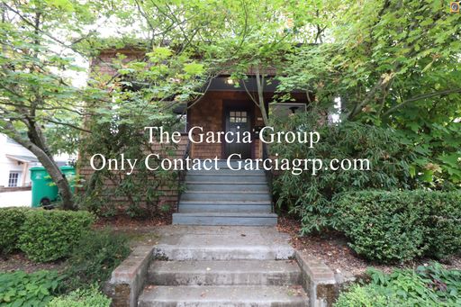 4 Bedroom Single Family home Water/Sewer & Garbage/Recycling Included! – photo 1