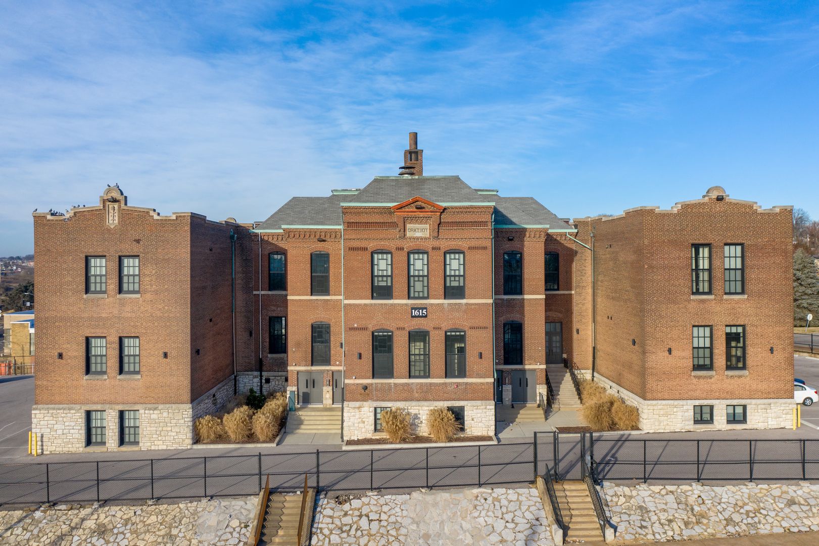 St. Louis Apartment: 1615 Hampton Ave.