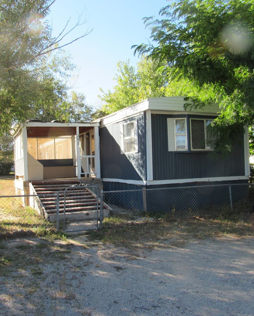 Mills House: 292 S. 4th Ave. (Mobile Home)