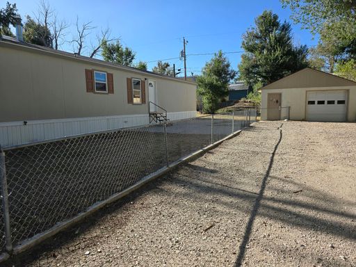 End of the Road Location --- 3 bd Mobile w/Garage – photo 1