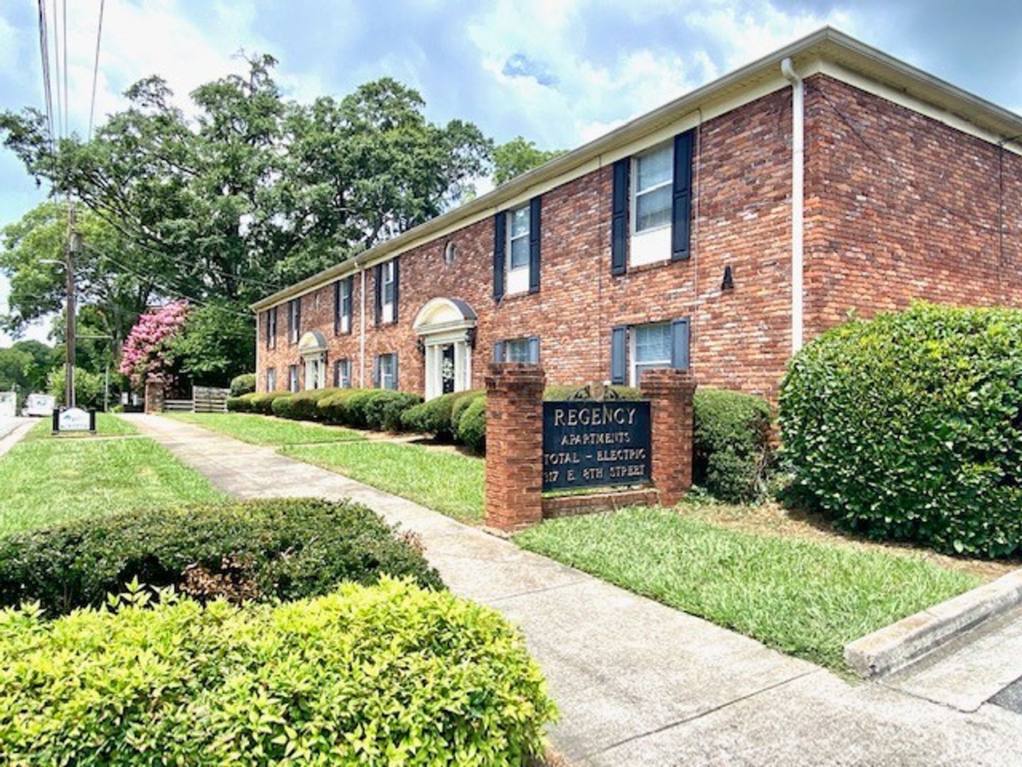 Rome Apartment: 317 E. 8th St