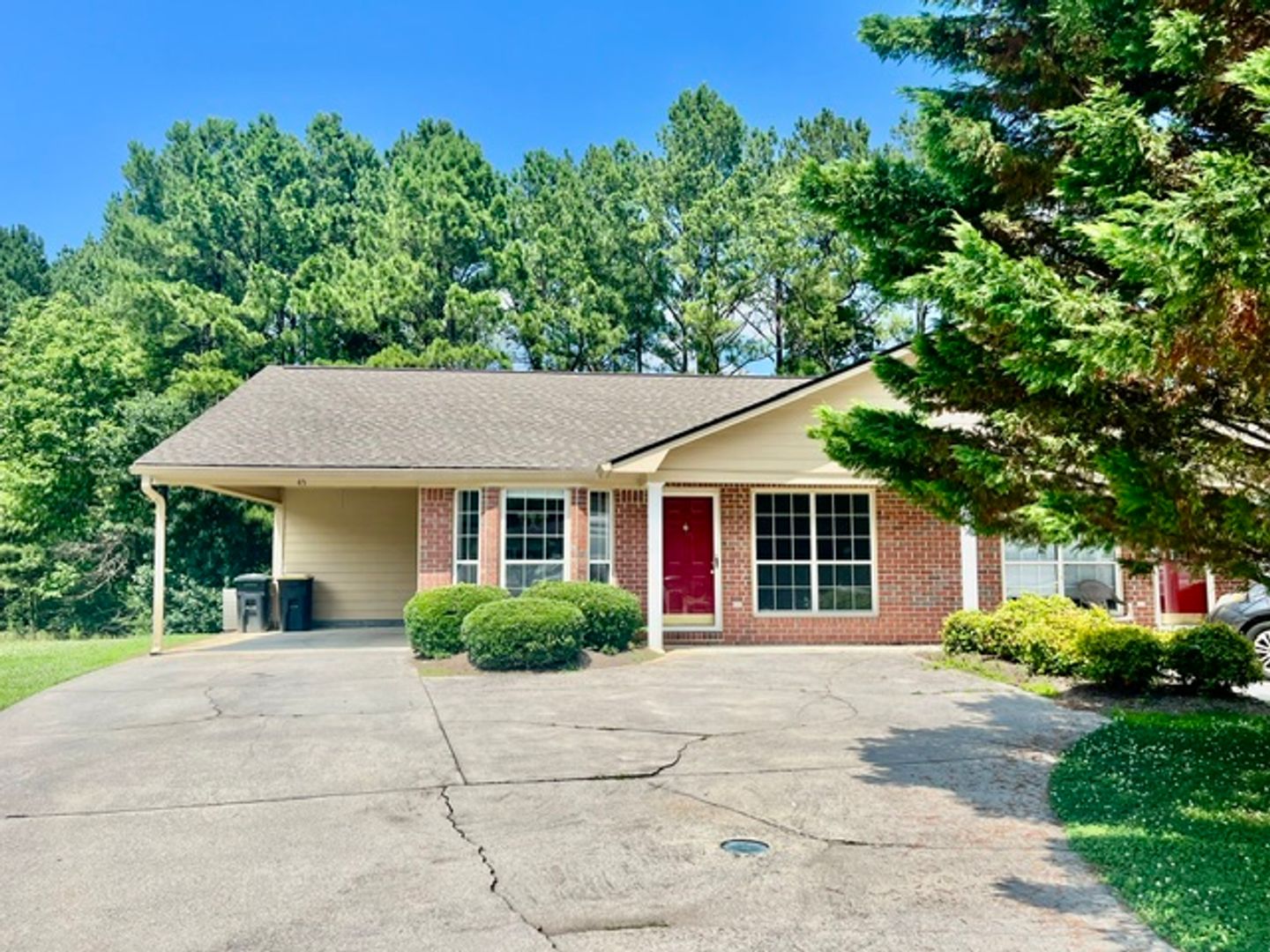 Rome Apartment: 45-47 Cornerstone Dr