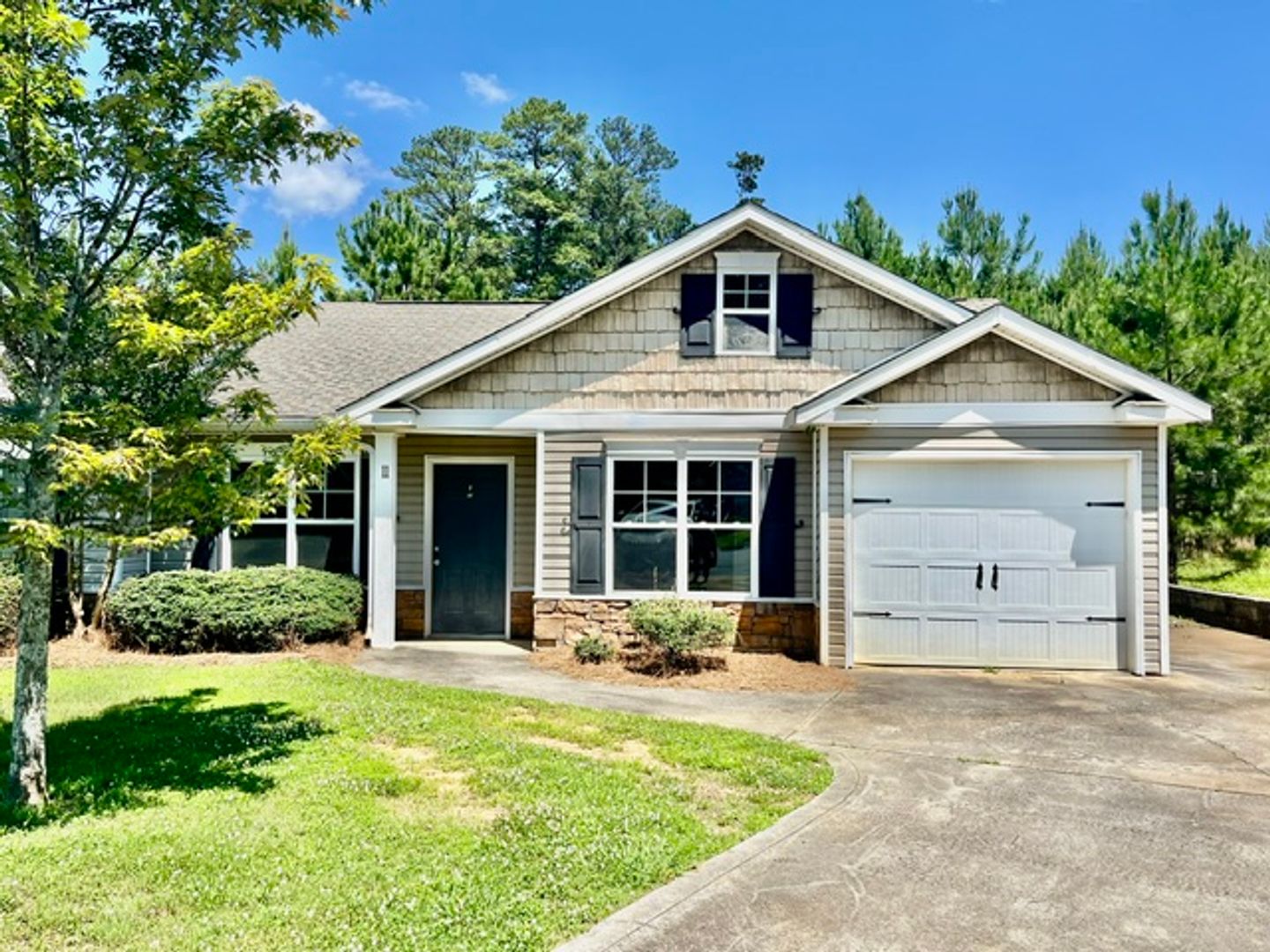 Rome Apartment: 9-11 Chesney Dr