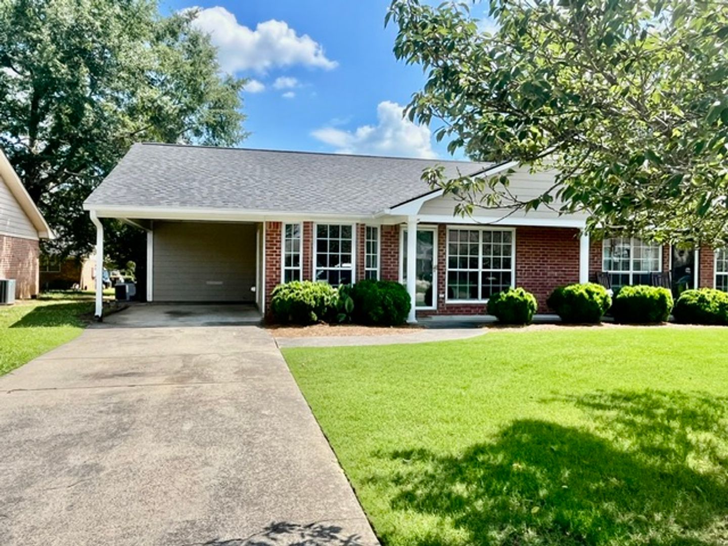 Rome Apartment: 9-11 Pebblecreek Drive