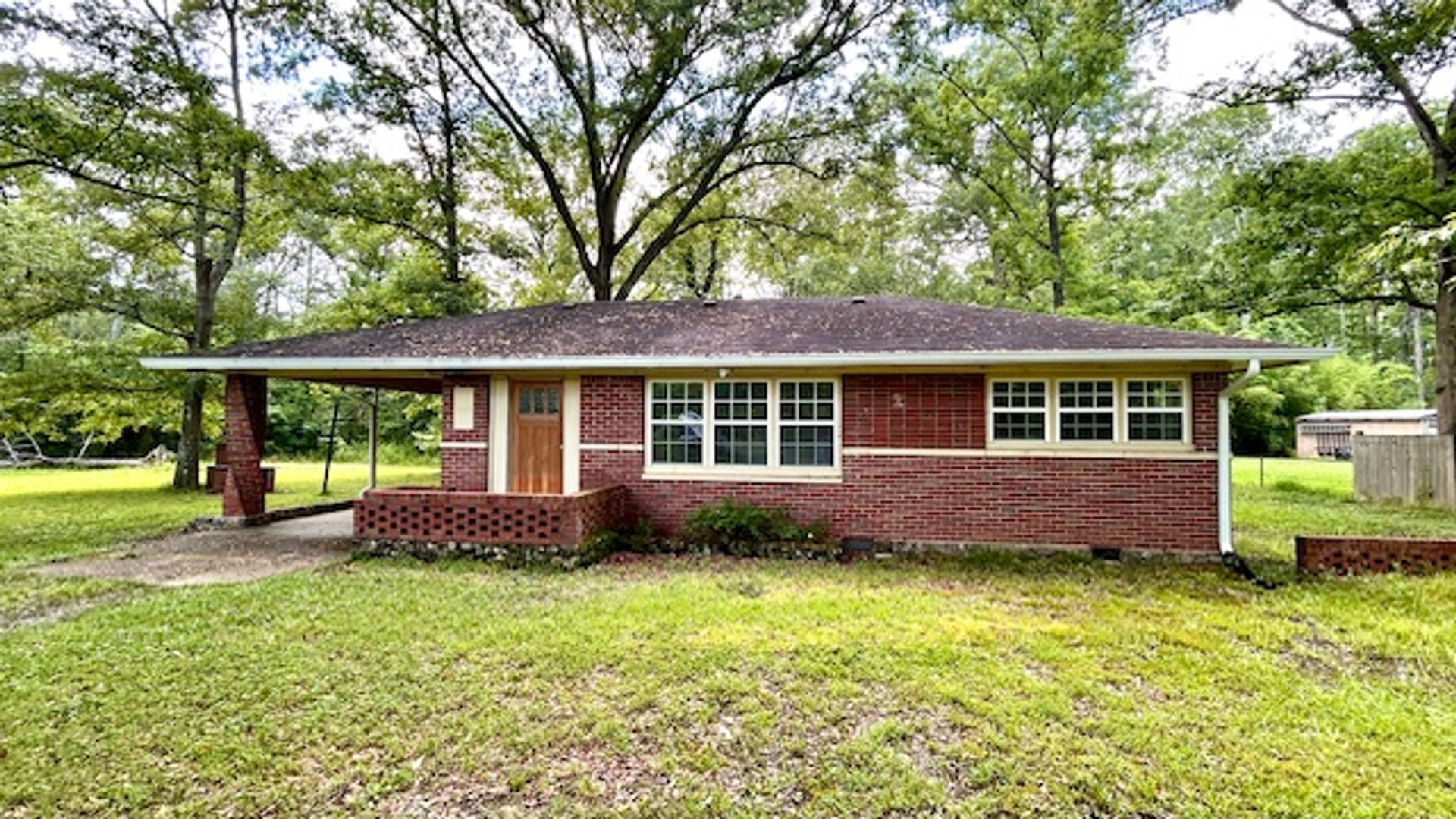 Armuchee House: 135 Haywood Valley Rd