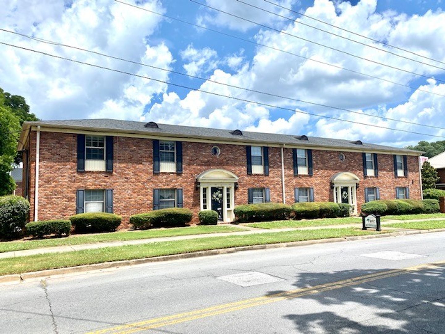 Rome Apartment: 317 E. 8th St