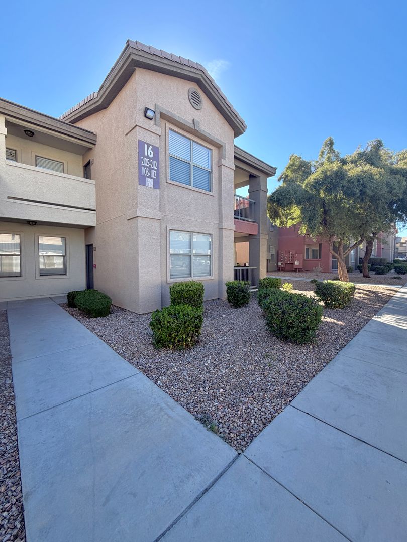 Las Vegas House: 8000 W Badura Ave #1112