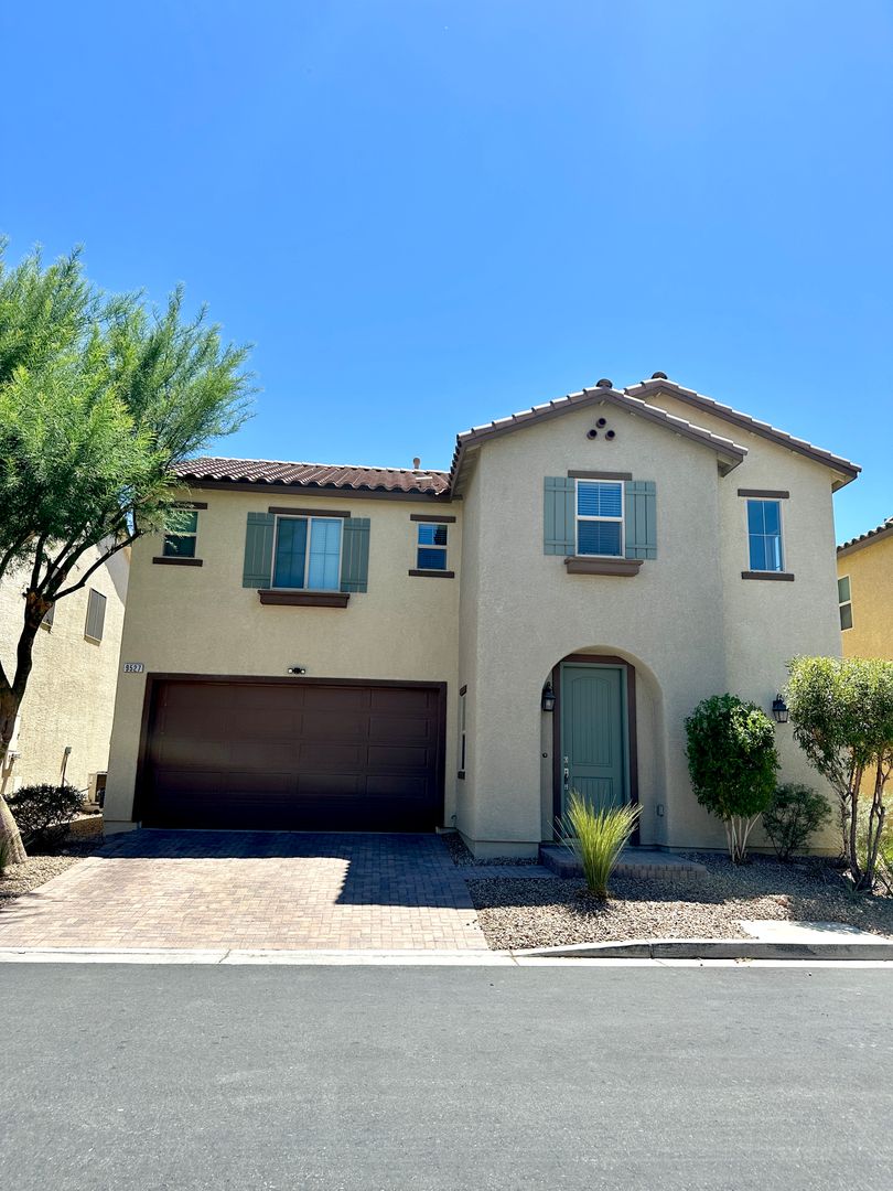 Las Vegas House: 9527 Ridgeglen Ct, Las Vegas, NV 89148