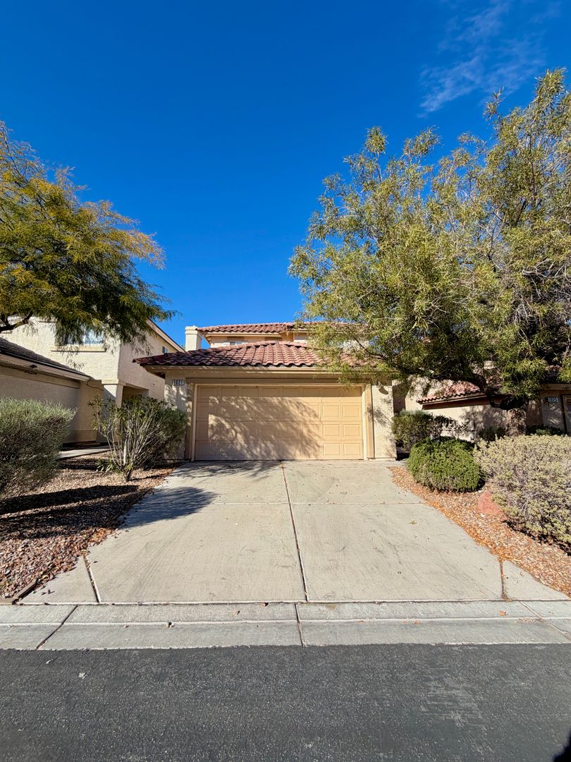 Las Vegas House: 1021 Miradero Ln,