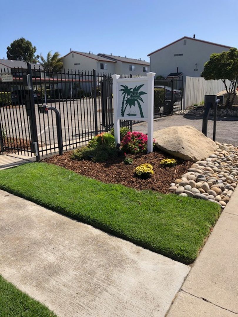 Lompoc Apartment: The Palms