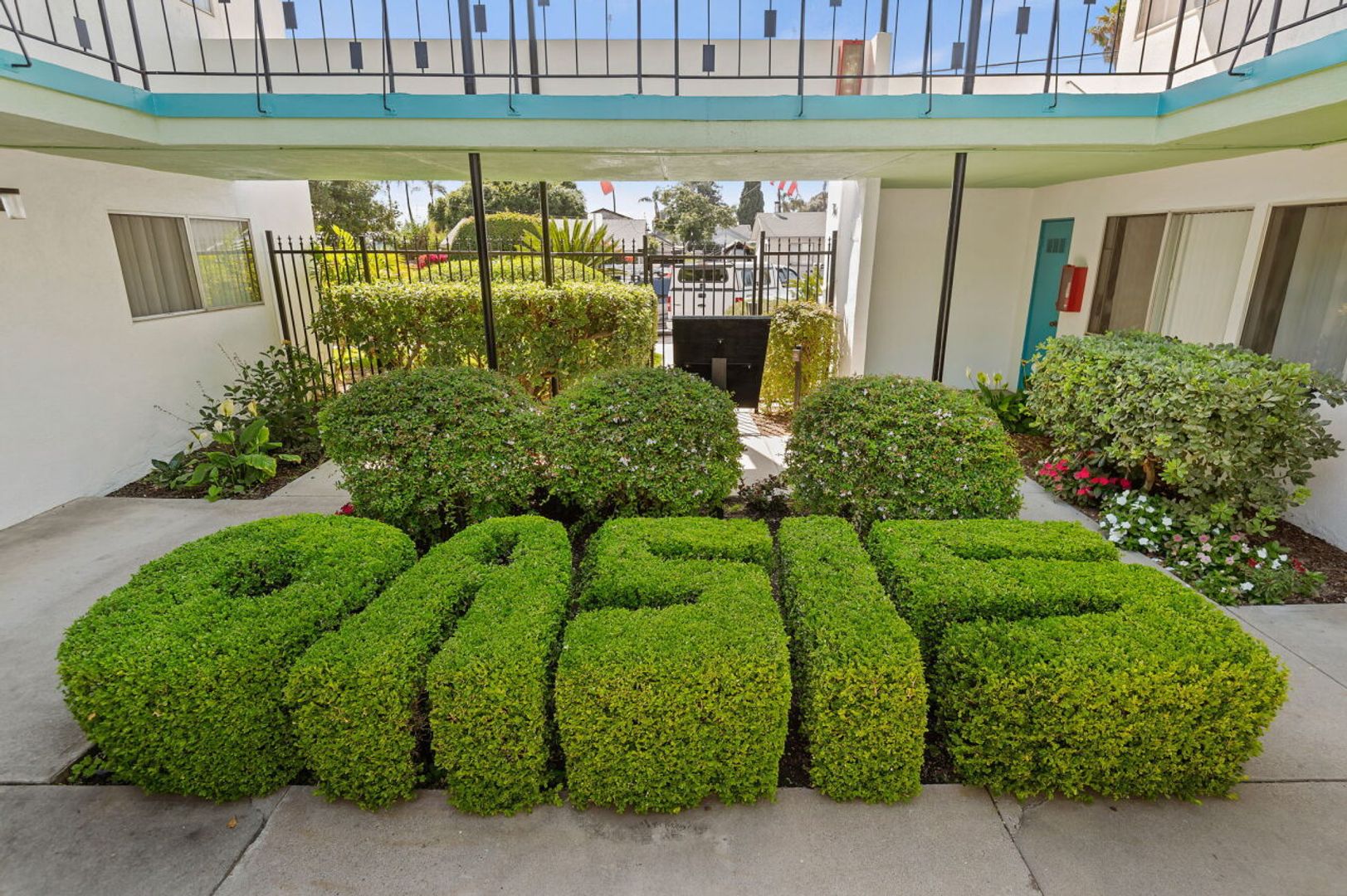 Goleta Apartment: Oasis Apartments