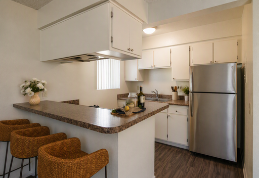 The right place for you! View of Courtyard, 2nd floor, 1 bedroom/1 bath in Ventura. – photo 1