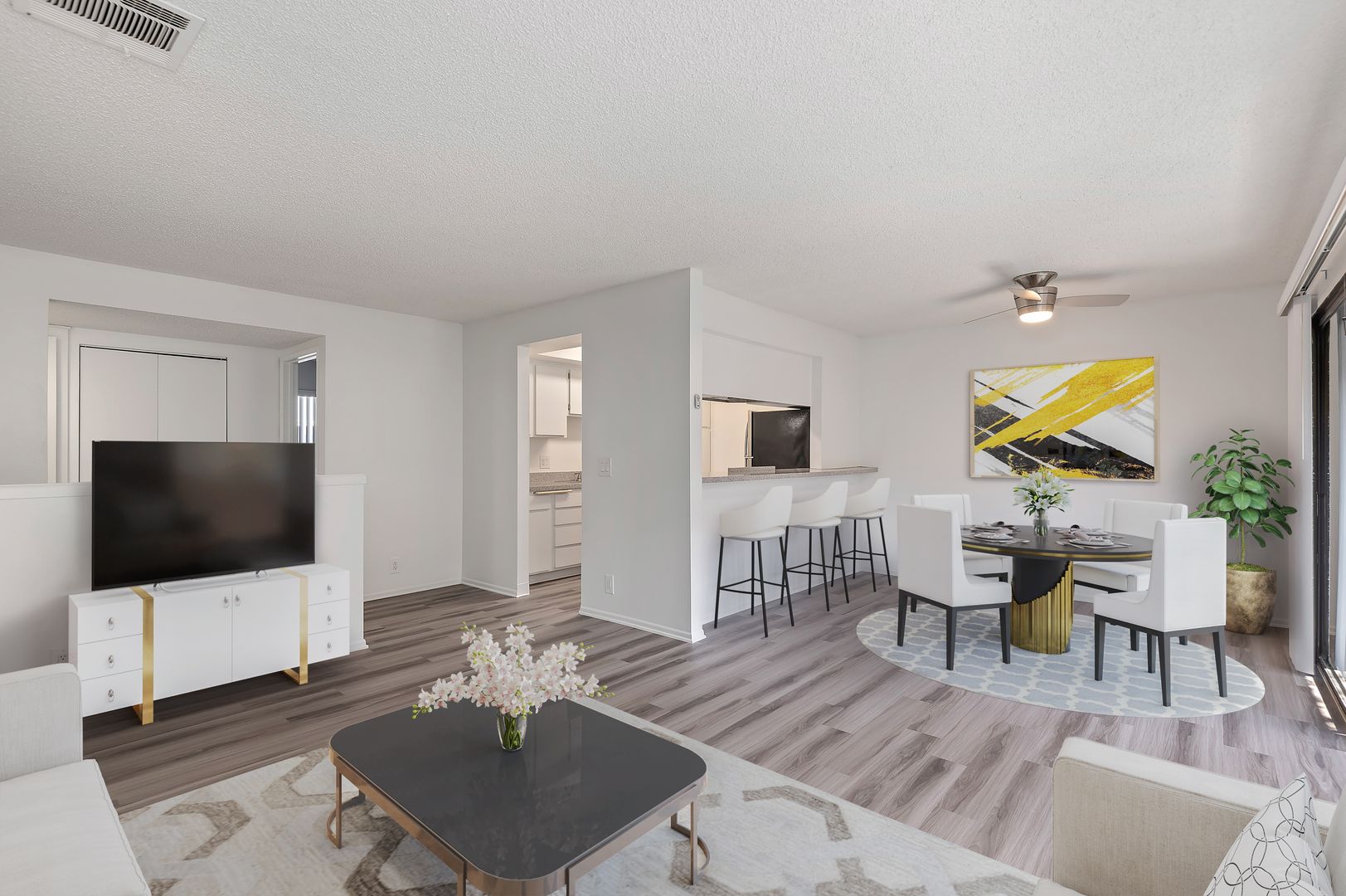 Oxnard Apartment: Cedar Glen