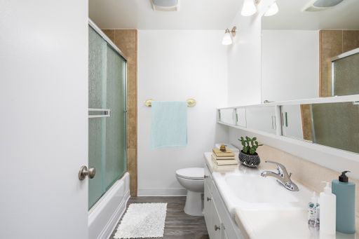 Spacious 2 Bed/1 Full Bath in Rancho Palos Verdes