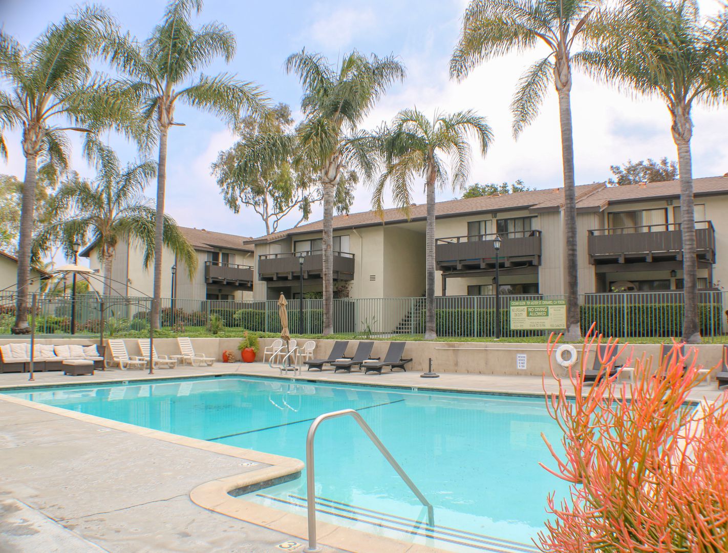 Oxnard Apartment: Cedar Glen