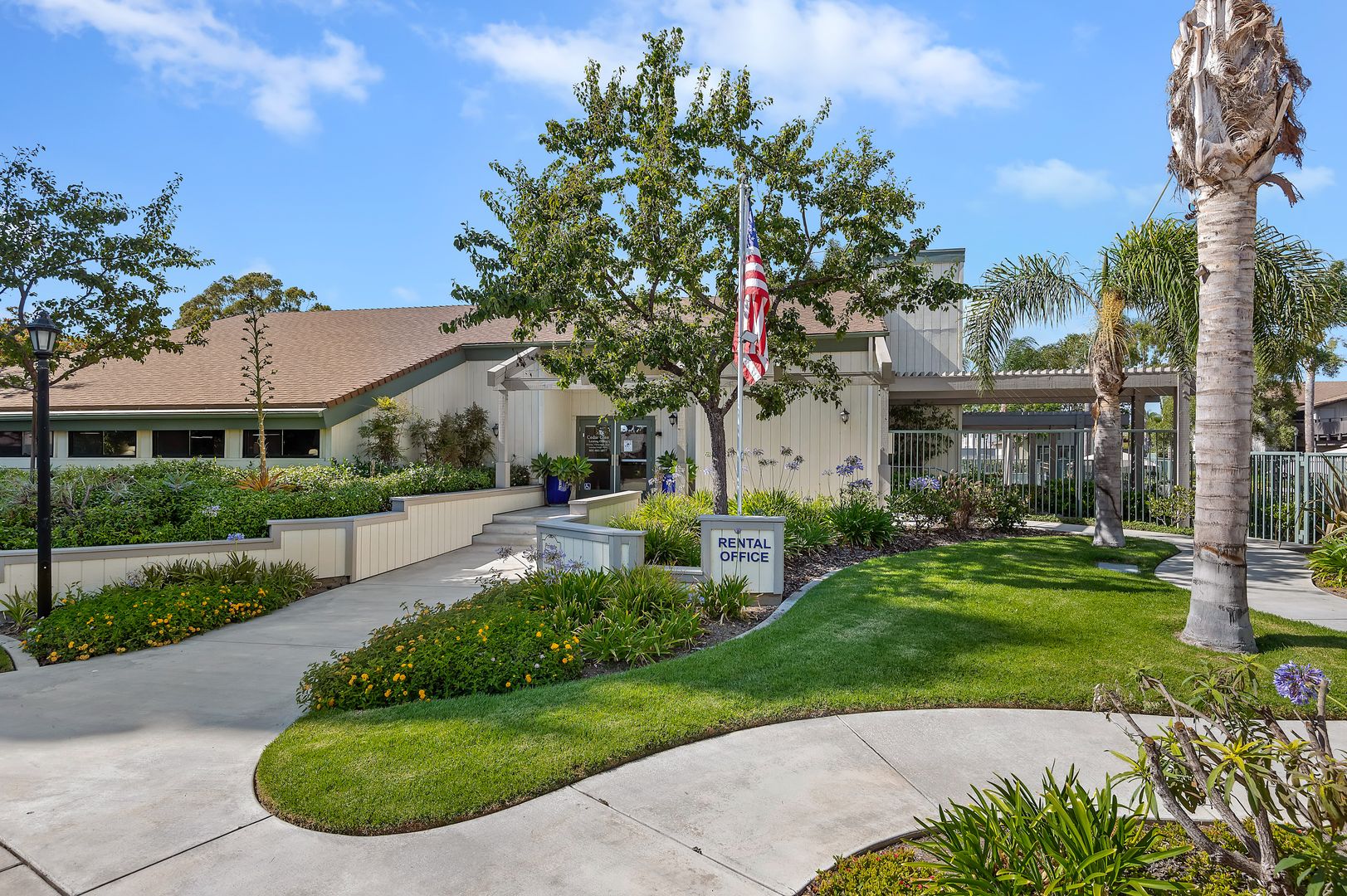 Oxnard Apartment: 701 Aster St.