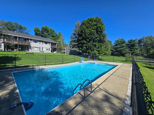 Bright 2-Bedroom Apartment in Prime Quarry Hill Location