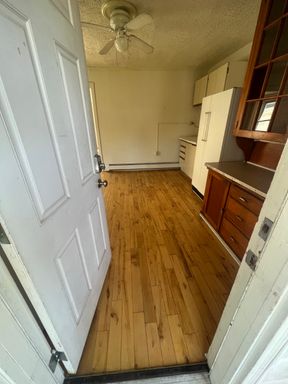 Spacious 3-Bedroom Apartment in Convenient Burlington Location – photo 1