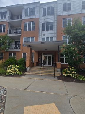 Large updated South Burlington 1 Bedroom Condo
