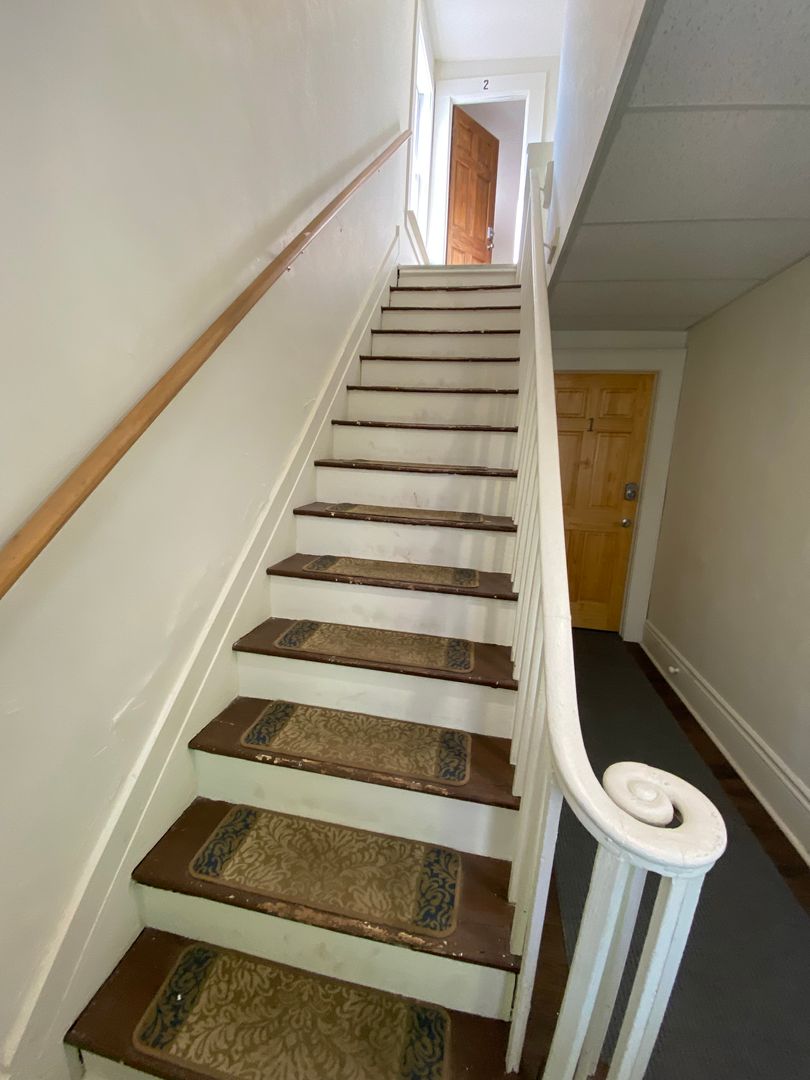 Burlington Apartment: 77 N Winooski Ave