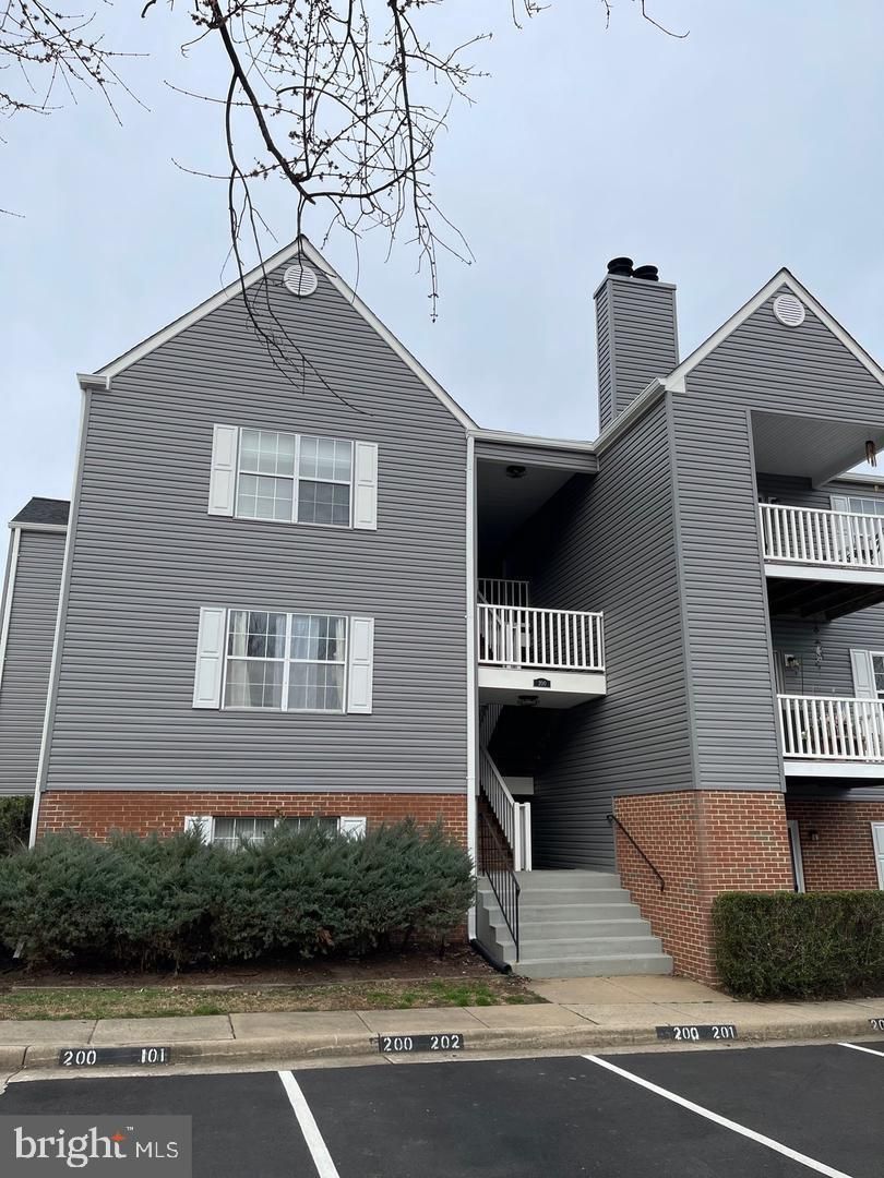 Stafford Condo: 200 Grosvenor Ln.