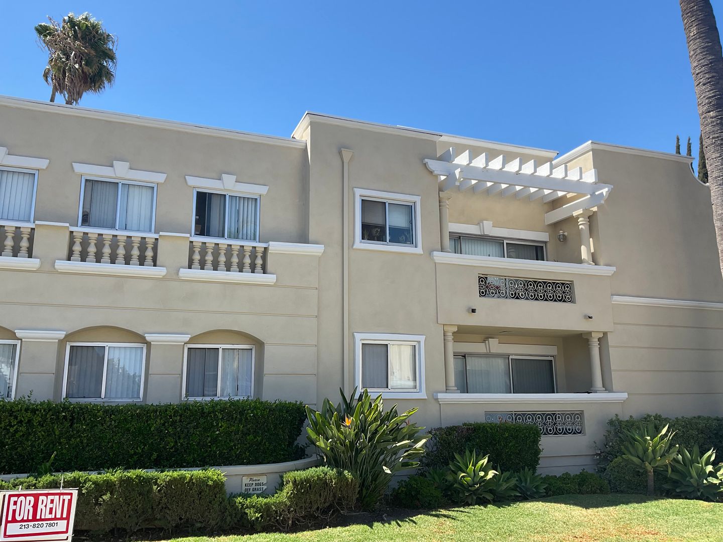 Sherman Oaks Apartment: 4525 Murietta Ave Apt 19