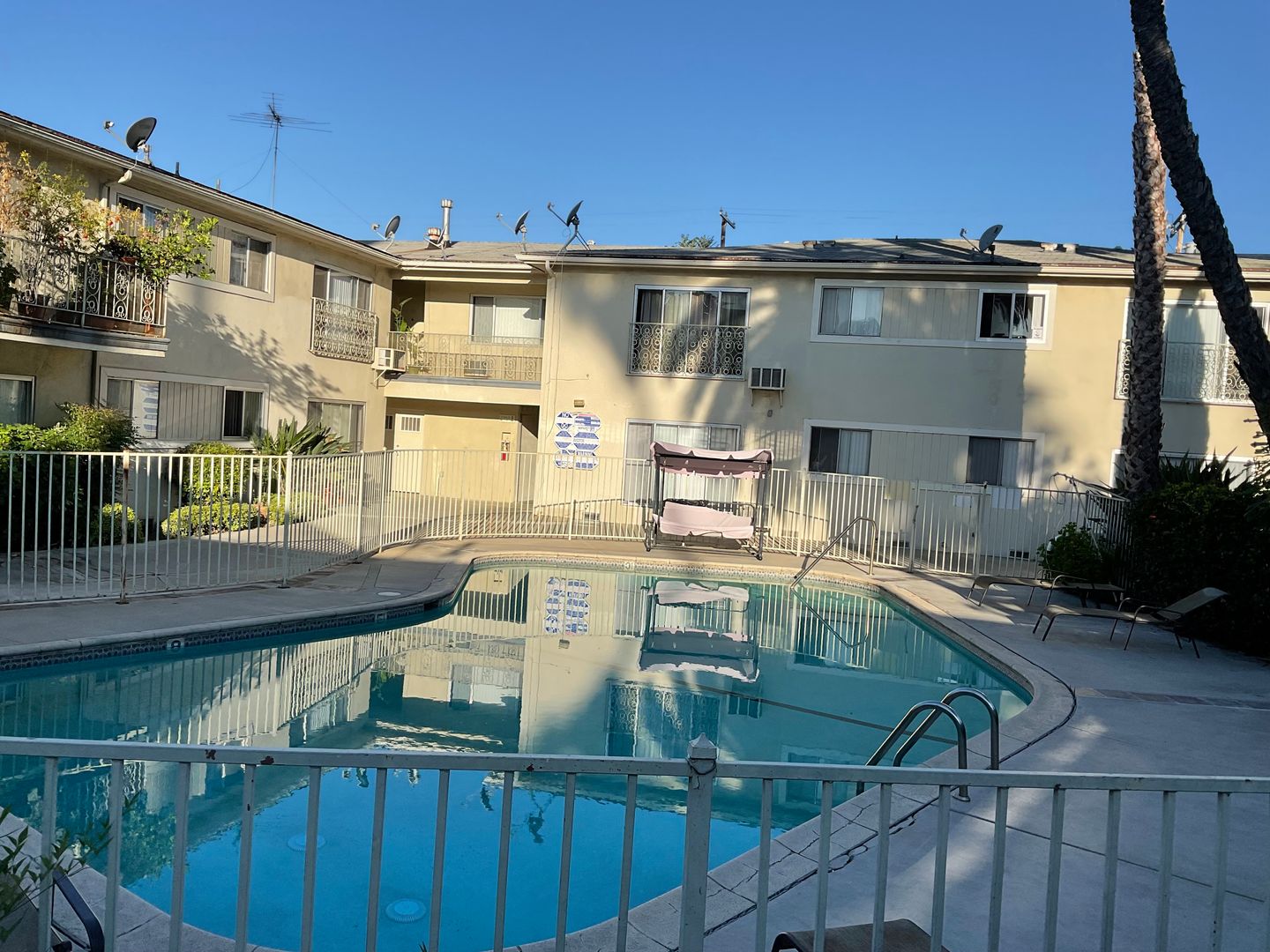 Sherman Oaks Apartment: 4525 Murietta Ave