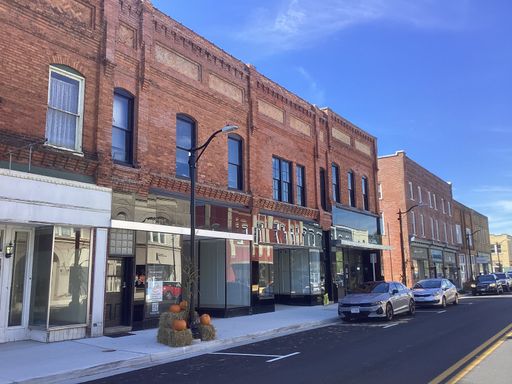 Pulaski Storefront Gem: Retail, Office, Gallery, or Delicious Ice Cream Parlor