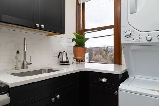 A stylish and historic furnished loft offering short to mid-term stays near downtown Roanoke – photo 1