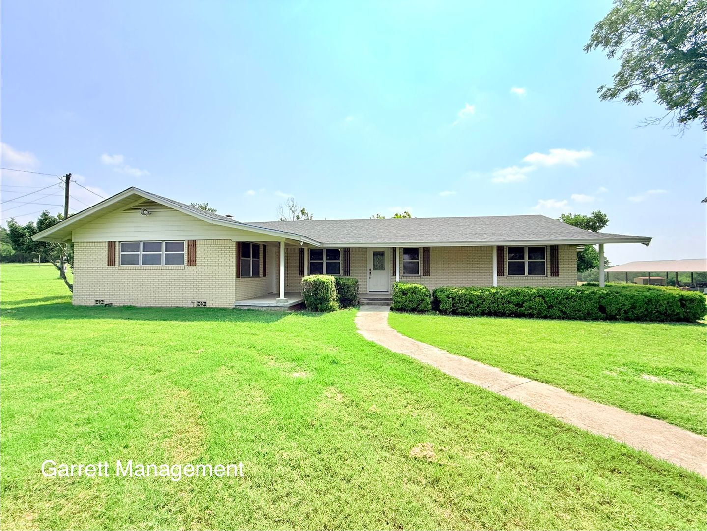 Lampasas House: 1074 N Hwy 281