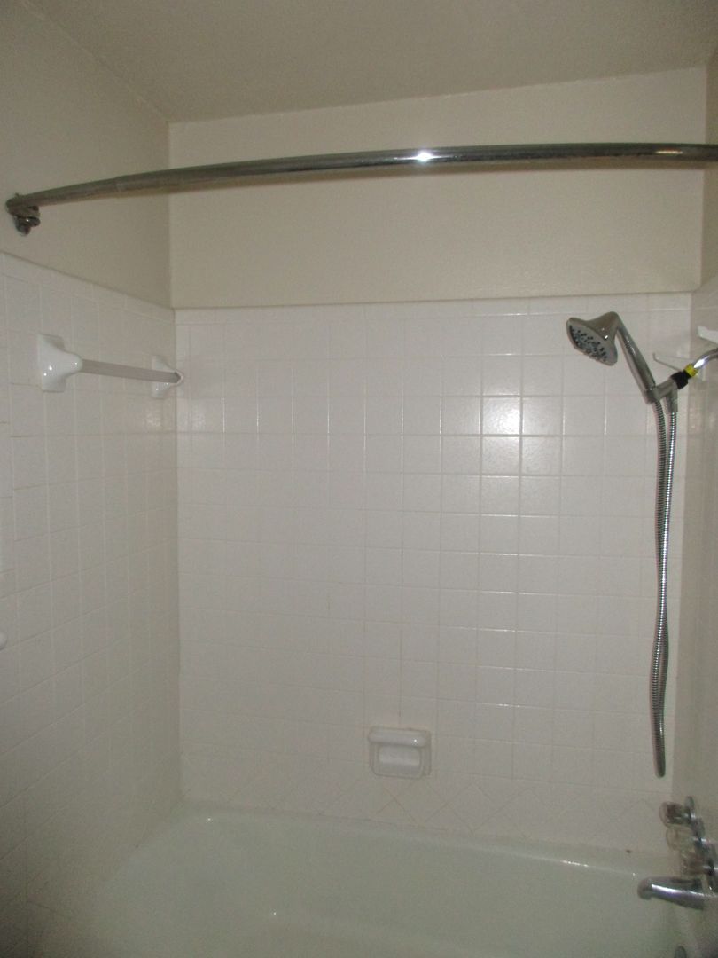 Lampasas House: 205 1/2 W 6th St