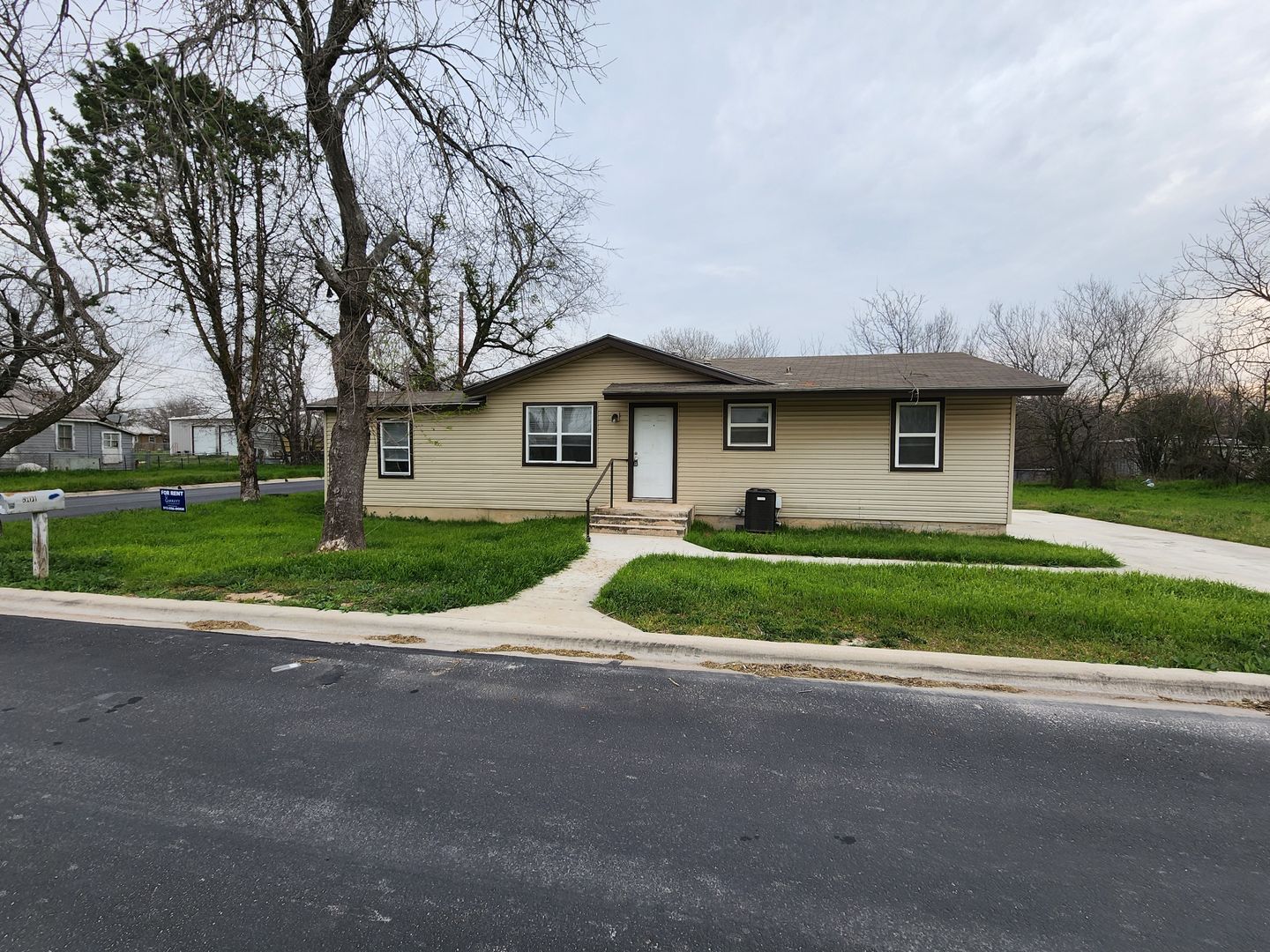 Burnet House: 501 S McNeil