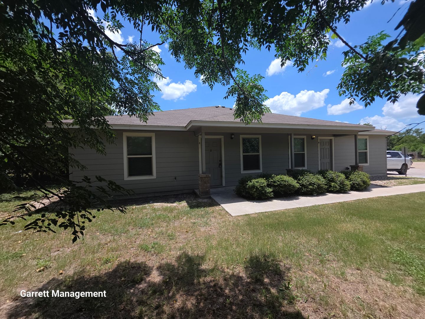Lampasas Apartment: 1013 Mill St
