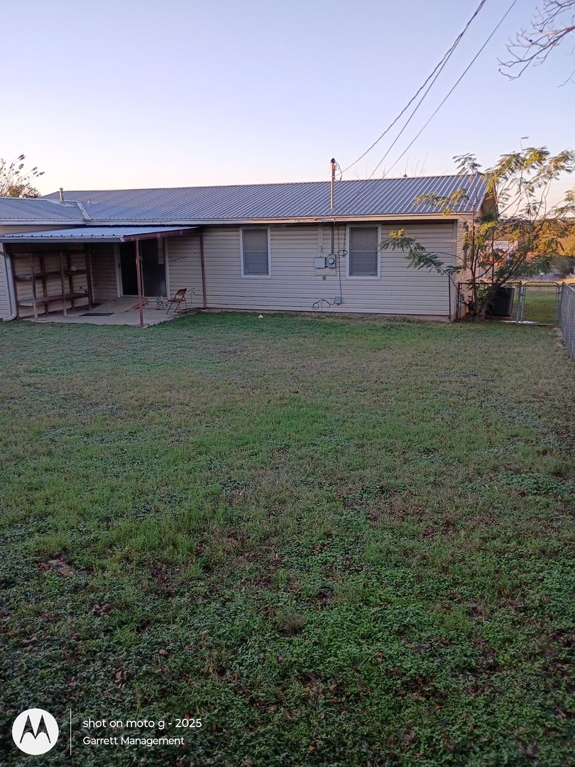 Lampasas House: 12 Del Norte