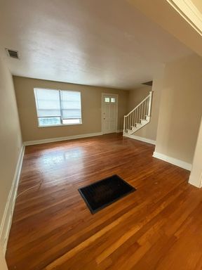 2 bedroom townhouse off S. Acadian – photo 1