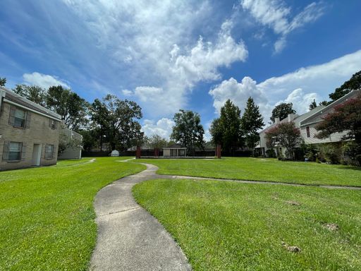 3 bedroom townhouse! – photo 1