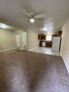 3 bedroom off Airline Hwy! – photo 1