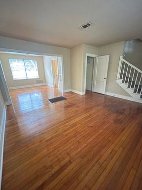 2 bed 1 bath townhouse! – photo 1