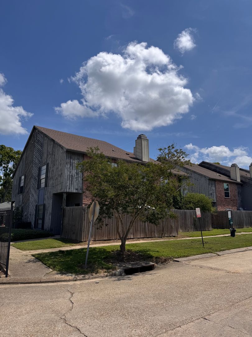 Baton Rouge Townhome: Kenner Ave