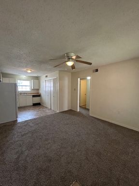 2 bedroom off Airline Hwy! – photo 1