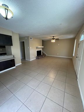 2 bed 1.5 bath townhouse! – photo 1