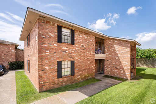 3 bedroom off Airline Hwy! – photo 1