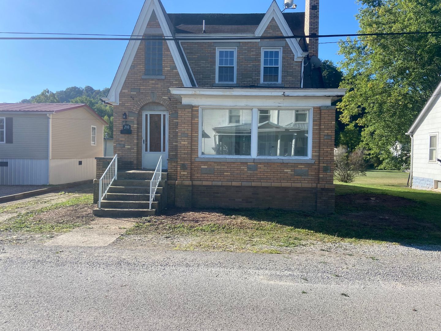 210 Hunter St, Glenville WV