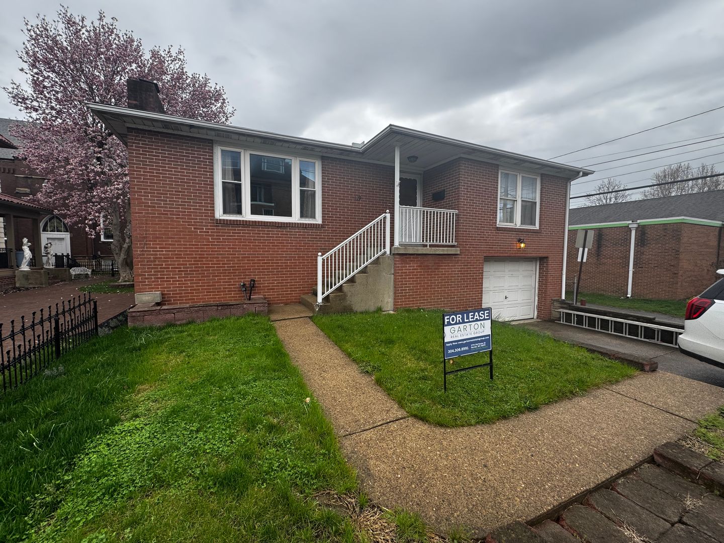 Weston House: 119 E 3rd Street